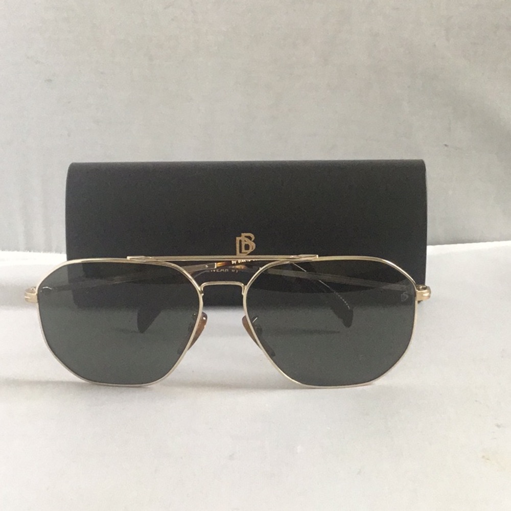 DAVID BECKHAM SUNGLASSES MEN.